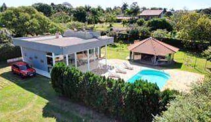 Chácara à venda , no Condomínio Golf Ville, com 2500m² de terreno e 228m² de área construida, Cambé, PR
