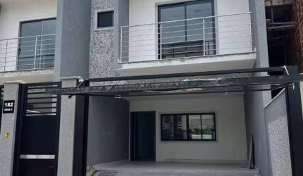 Casa com 3 dormitórios à venda, 149 m² por R$ 990.000,00 - América - Joinville/SC