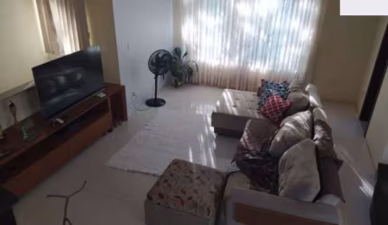 Casa ampla com 313 m² de construída em condomínio fechado mobiliada dividida em 3/4 sendo 3 Suites piscina área gourmet vender em Piata de Itapua SSA