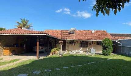 Casa em Araruama, 4 quartos (1 suíte) - R$ 600.000,00 - Coqueiral - Araruama