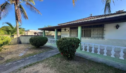 Duas Casas em Araruama - 5 Quartos ( 2 suítes ) - R$ 600.000,00 - Iguabinha