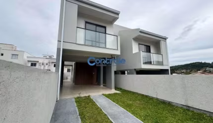Sobrado com 03 dormitórios no bairro Potecas, em São José.