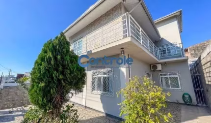 WE/ Casa com 5 dormitórios (1 suíte) e edícula com suíte, à venda no Flor de Nápolis, em São J