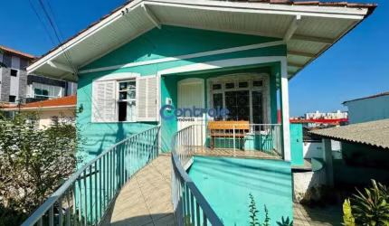 jo/Casa com 4 dormitórios no Jardim Cidade de Florianópolis