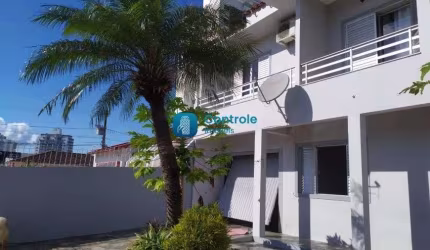 Casa 02 Pavimentos com 04 Dormitórios mais dependência no Bairro Kobrasol, em São Jose.
