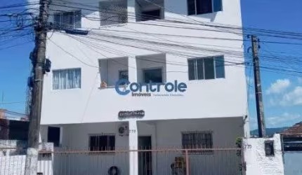 Prédio com 07 apartamentos em Barreiros, São José - SC