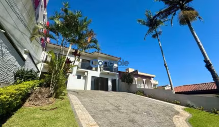 WE/Casa com piscina e 4 dormitórios, sendo 1 suíte no bairro Capoeiras - Florianópolis