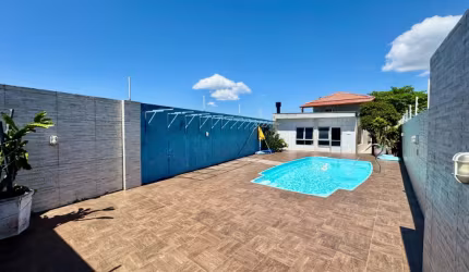 Casa com 4 Quartos e 5 banheiros à Venda, 326 m²  com Vista Mar - Balneário do Estreito-Fplis/SC