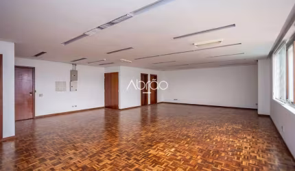 Sala Comercial de 301 m² para alugar no Centro de Curitiba – Espaçosa, Reformada e Bem Localizada | Ref 405