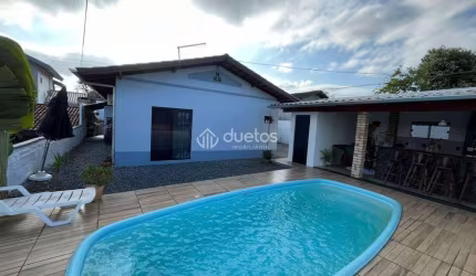 Casa com 3 dormitórios à venda, 222 m² por R$ 750.000 - Dom Joaquim - Brusque/SC