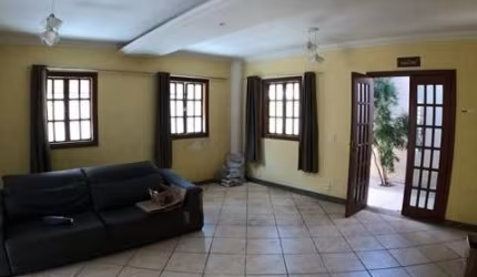 Casa com 3 quartos para alugar em Paquetá, Belo Horizonte  por R$ 3.200