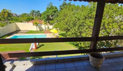 Linda casa em condomínio Village Maradendi