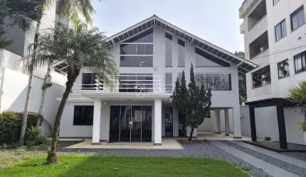 Casa com 3 quartos para alugar no Velha, Blumenau , 235 m2 por R$ 5.000