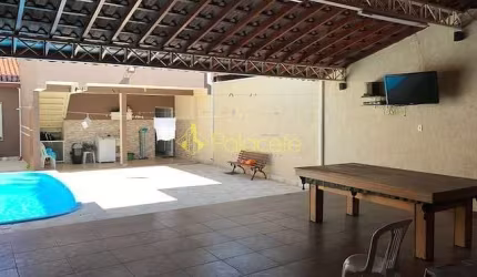 Casa à venda 4 Quartos, 1 Suite, 4 Vagas, 328M², Vila Areao, Taubaté - SP