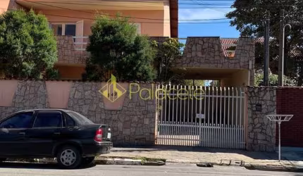 Casa à venda 3 Quartos, 1 Suite, 8 Vagas, São Benedito, Pindamonhangaba - SP