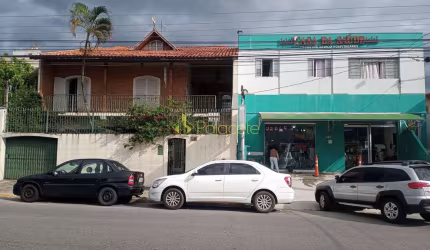 Casa à venda 3 Quartos, 1 Suite, 2 Vagas, 305M², Vila Bourghese, Pindamonhangaba - SP