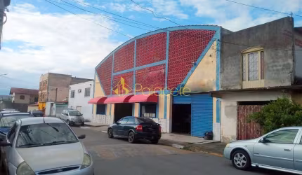 Galpão com 600 m2 livres, pé direito alto, ideal para logistica e distribuidora. vende ou aluga.Cen