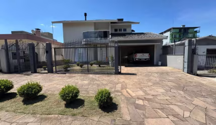 Casa à venda em Caxias do Sul 04 dormitórios no Jardim Eldorado - Semi Mobiliada, com churrasqueira e piscina