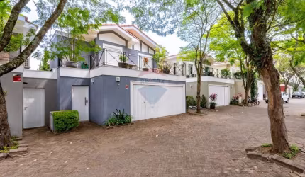Casa Reformada em Condomínio Fechado - Cidade Jardim.