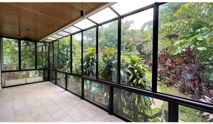 Ampla casa na Vila Madalena com 810 m² e preço para renovar!