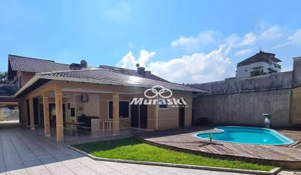 Casa com 8 dormitórios para alugar por diária - Centro - Guaratuba/PR