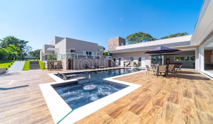 Casa com 5 Suítes e 3000m² de terreno no City Castelo