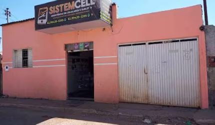 Casa com lote grande e ponto comercial no Bairro Industrial