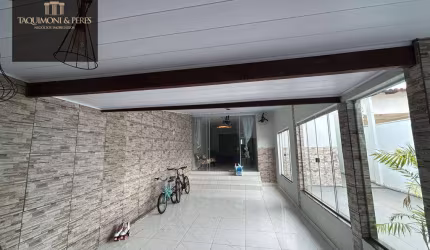 Casa no polocentro com terreno de 240 metros!