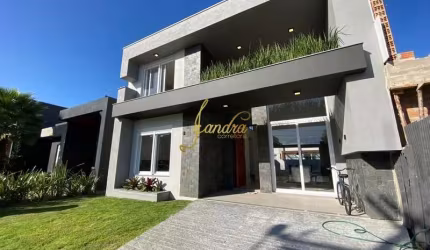Excelente sobrado em Condomínio com 04 suítes  beira lago