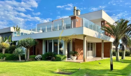 Casa condomínio Beira mar de alto padrão 04 suites