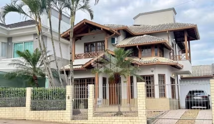 Casa com 04 dormitórios à venda no Pedra Branca, Palhoça/SC