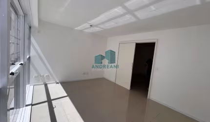 Sala comercial para alugar na Paraíba, 49, Centro, Poços de Caldas por R$ 1.750
