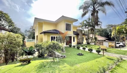 Sobrado à venda, 4 quartos, 3 suítes, 6 banheiros, 6 vagas, 494m², Condomínio Vila Verde