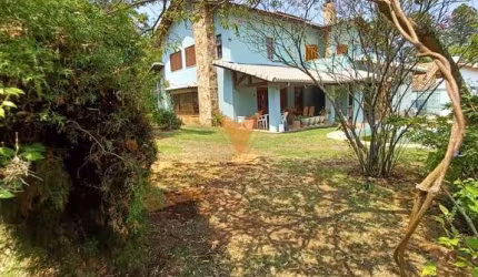 Sobrado para venda e locação, 4 quartos, 2 suítes, 3 banheiros, 4 vagas, 320m² Residencial Alphavil