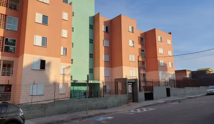 Apartamento espaçoso e com frente livre, bem arejado. 