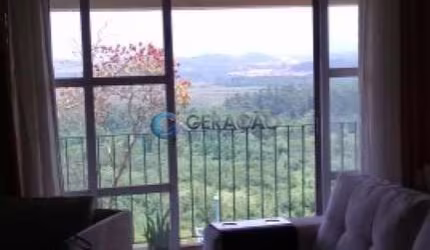 Apartamento de 03 Dorm. - 142m² no Centro