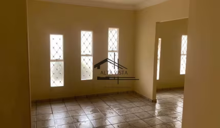 Casa com 3 dormitórios à venda, 200 m² por R$ 790.000 - Santa Mônica - Uberlândia/MG