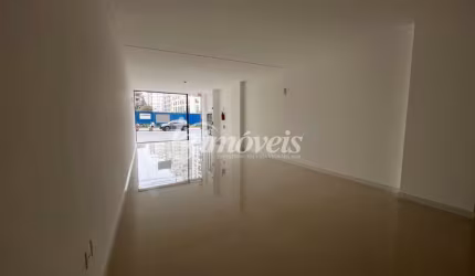 Sala / Loja, para locação anual, 86m², Bairro Canto da Praia, Itapema-SC, com grande visibilidade de quem passa.