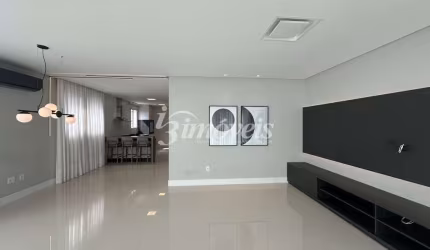Apartamento para locação anual, semimobiliado, decorado e equipado, com 4 quartos (sendo quatro suítes), 2 vagas de garagem, Edifício Camboriú Tower, no bairro Fazenda, Itajaí-SC