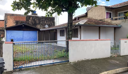 Terreno Elevado com Casas Térreas no bairro Nova Esperança