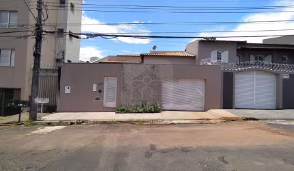 Casa à Venda