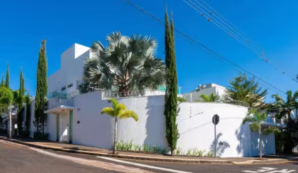 Casa para venda no bairro Jardim Karaiba