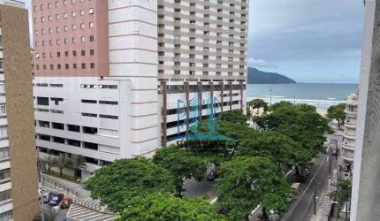 Vende-se apartamento no Gonzaga, Santos, com vista mar, próximo ao Shopping Balneário.