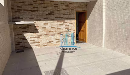 Ótima e nova casa sobreposta à venda no Boqueirão, Santos-SP.  Piscina, 2 vagas.