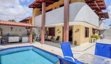 Imóvel para venda possui 260 metros quadrados com 4 quartos em Parque Manibura - Fortaleza - CE