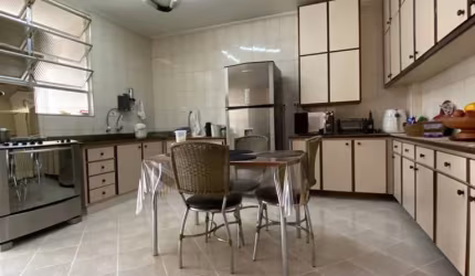 Apartamento e 3 dormitórios, sendo 1 suíte. Bairro Ponta da Praia. Santos. SP.