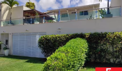 Casa duplex, 5/4, (sendo 5 suítes) nascente e bem localizada em um ótimo condomínio do Itaigara.