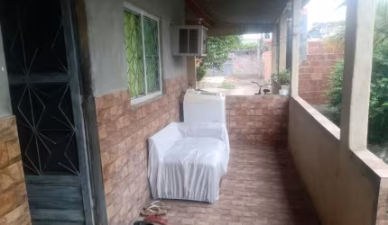 Casa à venda na Rua EE, Jardim Anhangá, Duque de Caxias - RJ