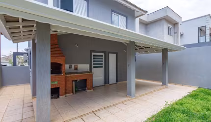 Casa à venda na Alameda Macadâmia, Moinho Velho, Cotia - SP