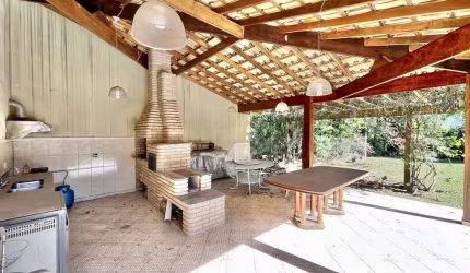 Casa à venda na Rua São Lourenço, Águas da Fazendinha, Carapicuíba - SP